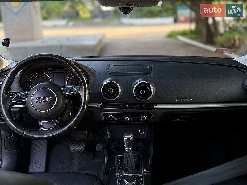 Седан Audi A3 2015 в Гайвороне