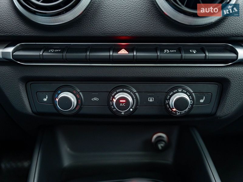 Седан Audi A3 2015 в Киеве