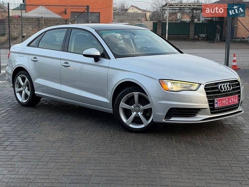 Седан Audi A3 2015 в Кропивницком