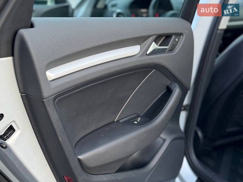 Седан Audi A3 2015 в Кропивницком