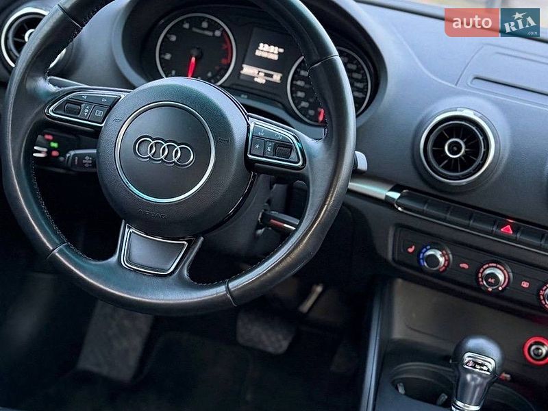 Седан Audi A3 2015 в Кропивницком