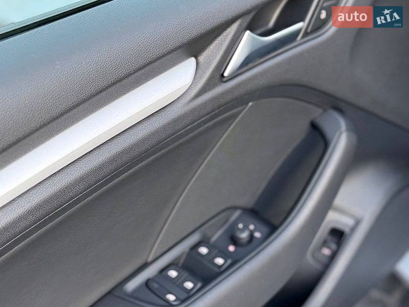 Седан Audi A3 2015 в Кропивницком