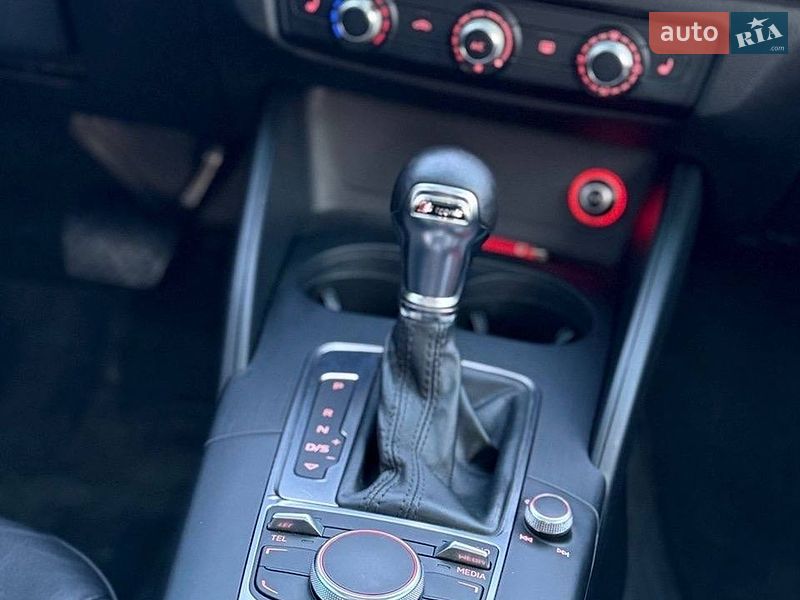 Седан Audi A3 2015 в Кропивницком