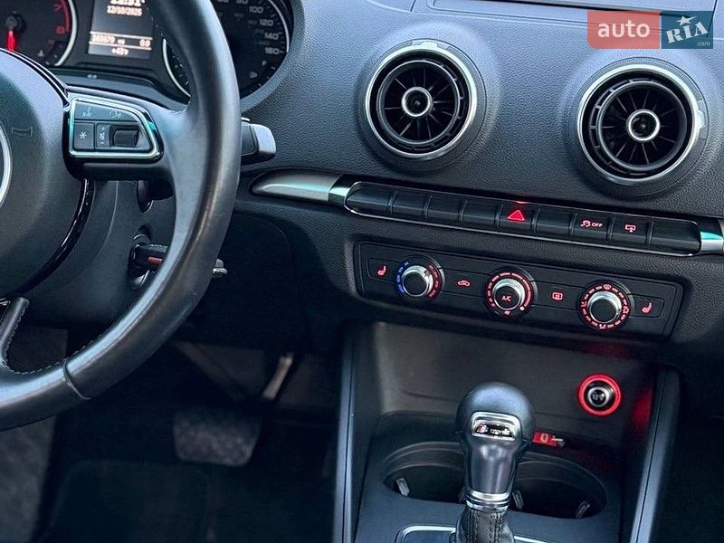 Седан Audi A3 2015 в Кропивницком