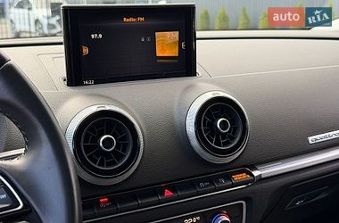Седан Audi A3 2017 в Ужгороде
