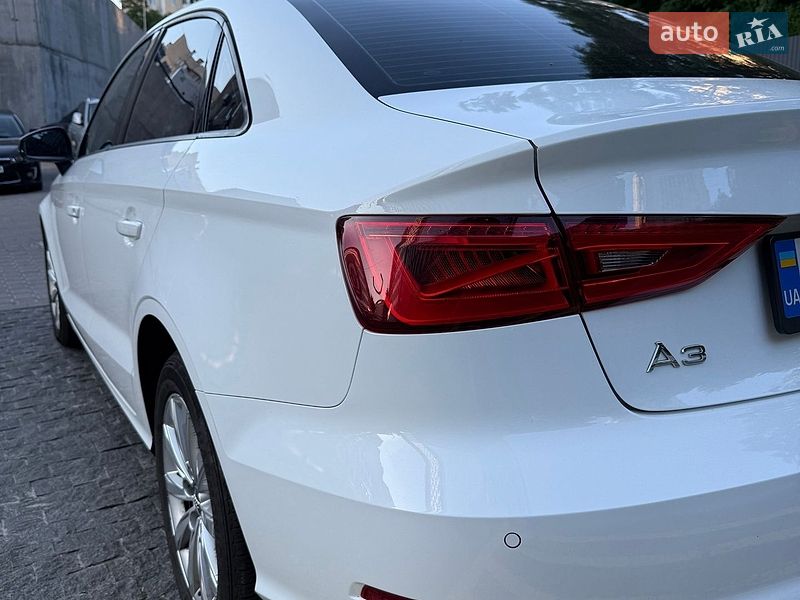 Седан Audi A3 2015 в Киеве