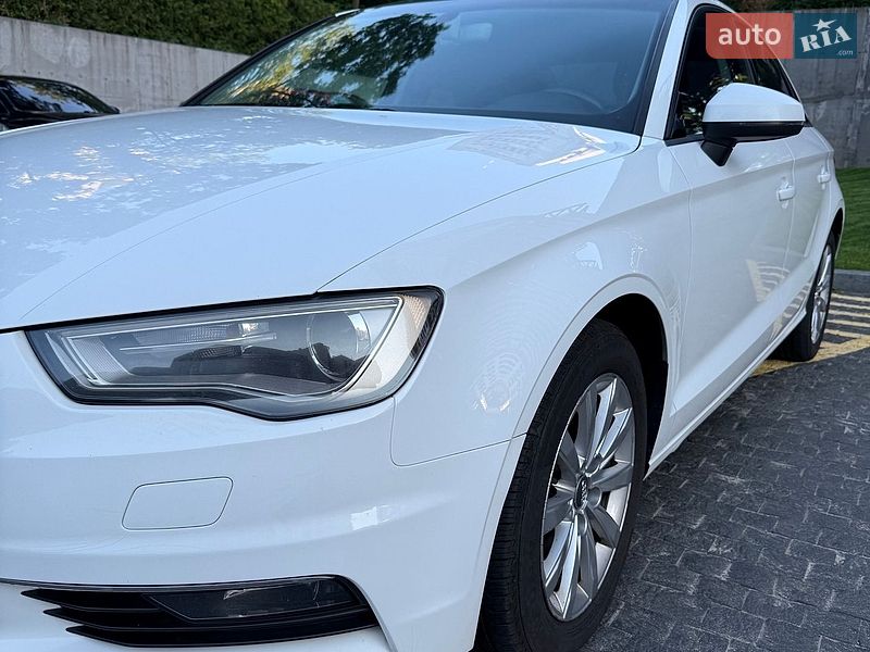 Седан Audi A3 2015 в Киеве