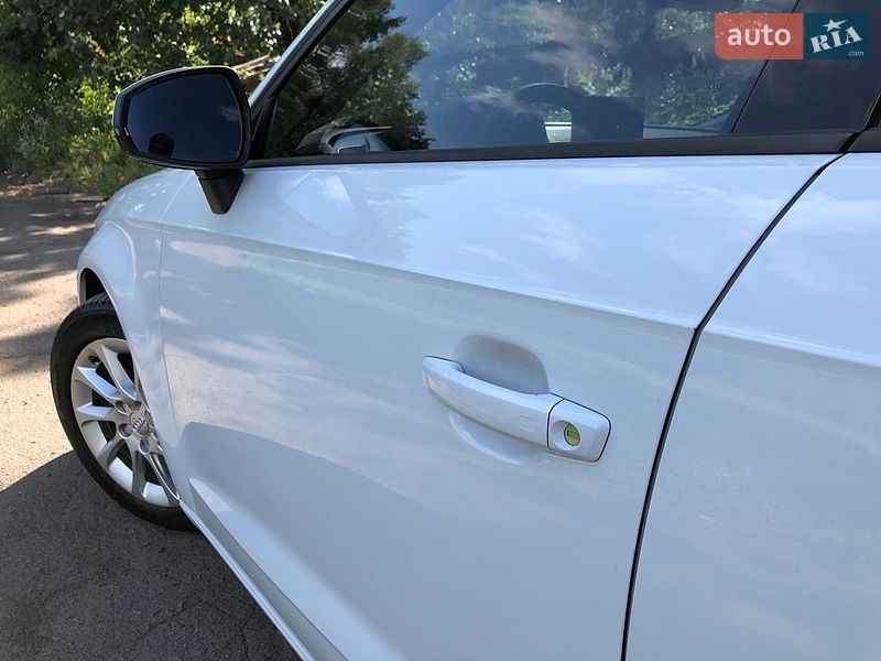 Хэтчбек Audi A3 2016 в Киеве