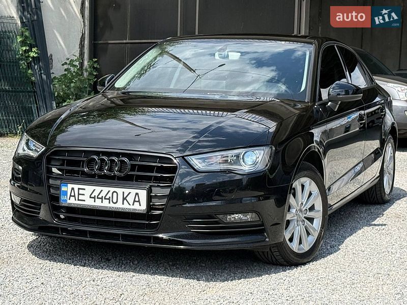 Седан Audi A3 2015 в Днепре