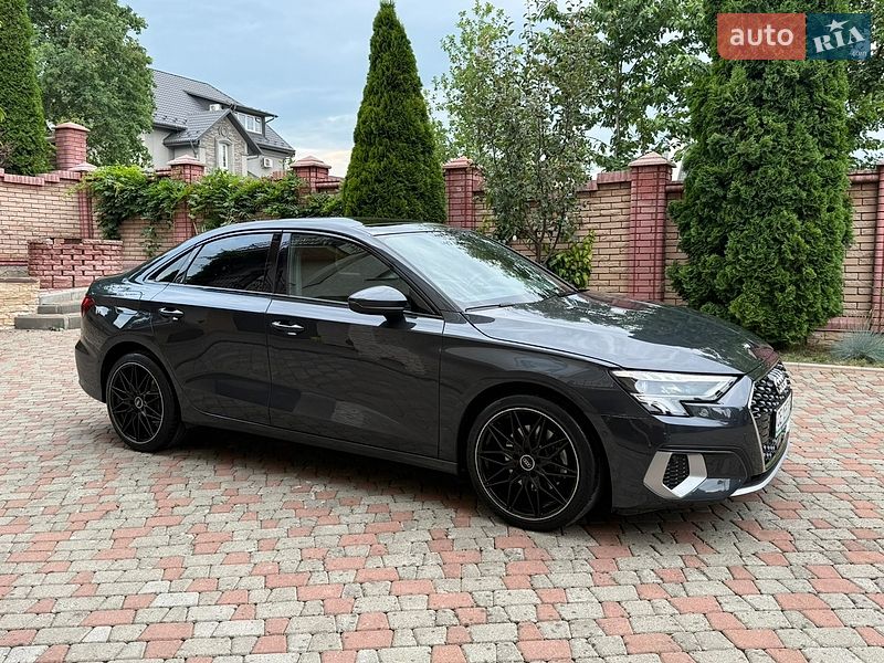 Седан Audi A3 2022 в Чернівцях