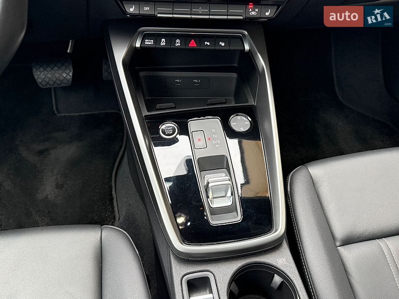 Седан Audi A3 2022 в Чернівцях