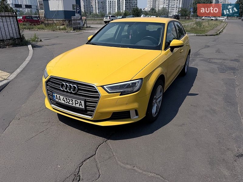 Хэтчбек Audi A3 2016 в Киеве