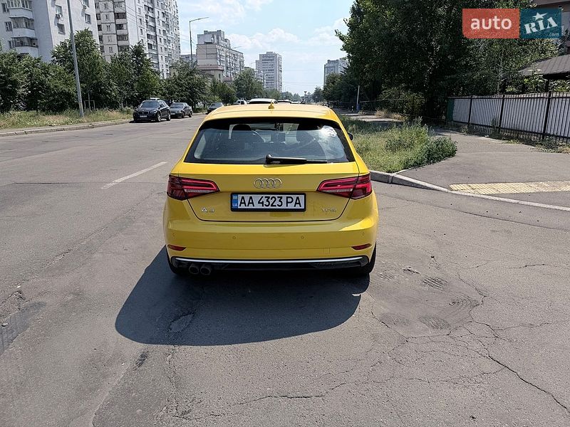 Хэтчбек Audi A3 2016 в Киеве