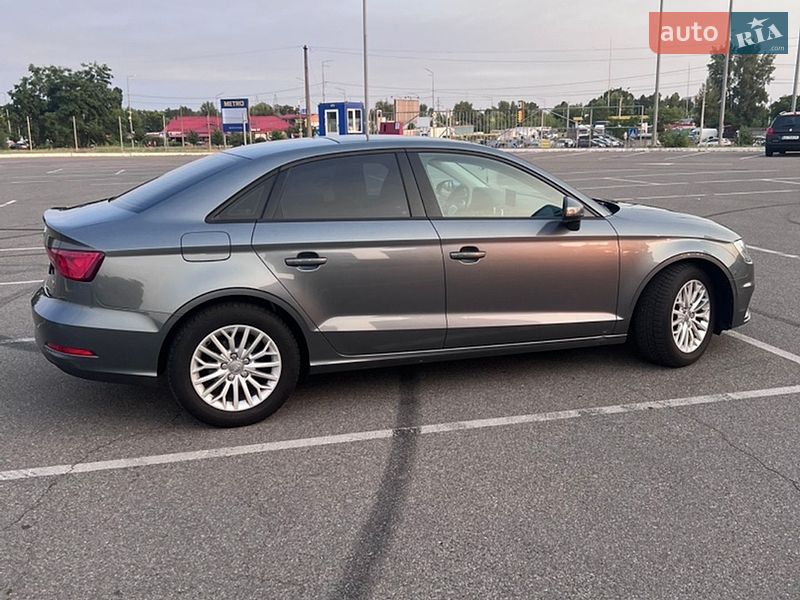 Седан Audi A3 2016 в Киеве