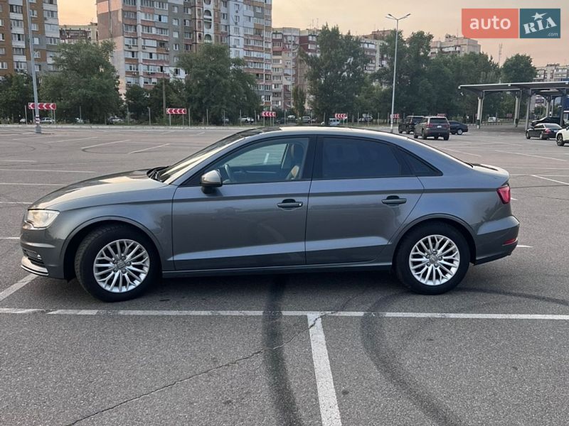 Седан Audi A3 2016 в Киеве
