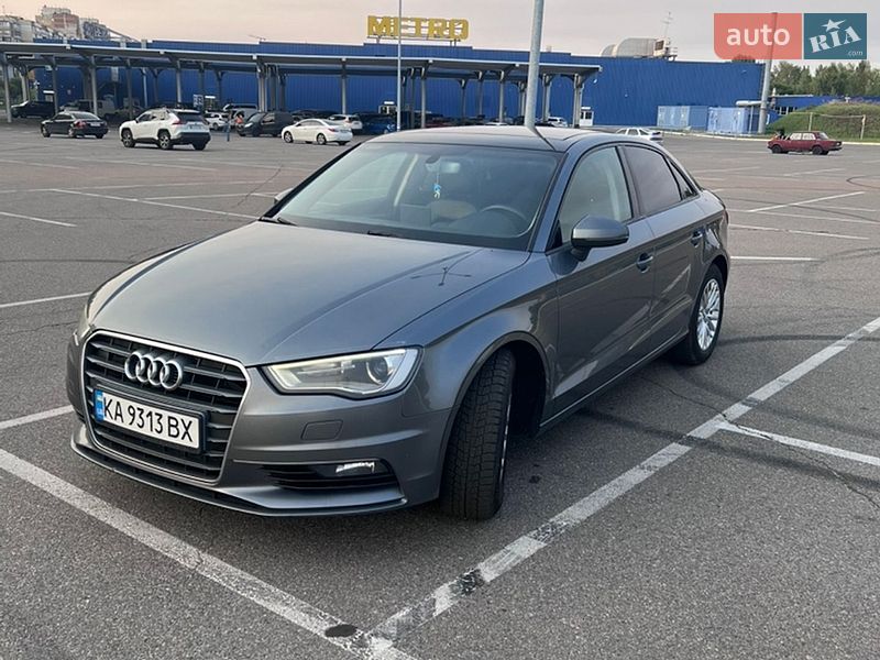 Седан Audi A3 2016 в Киеве