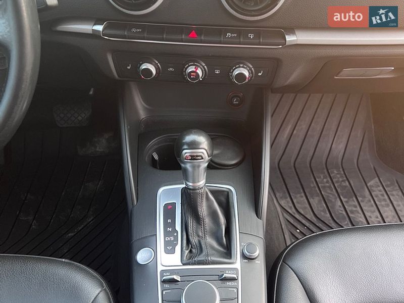 Седан Audi A3 2016 в Киеве