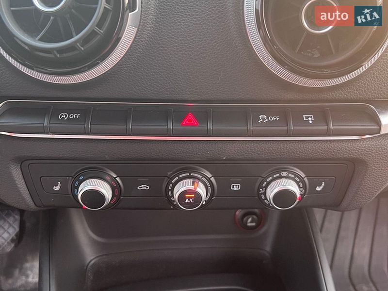Седан Audi A3 2016 в Киеве