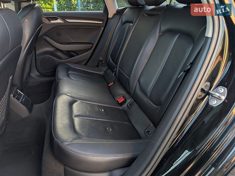 Седан Audi A3 2016 в Дрогобичі