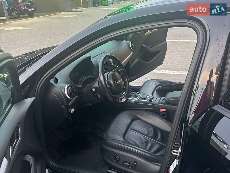 Седан Audi A3 2015 в Чернівцях