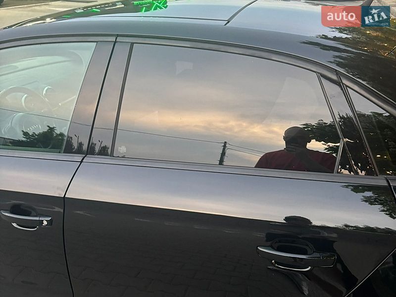 Седан Audi A3 2015 в Чернівцях