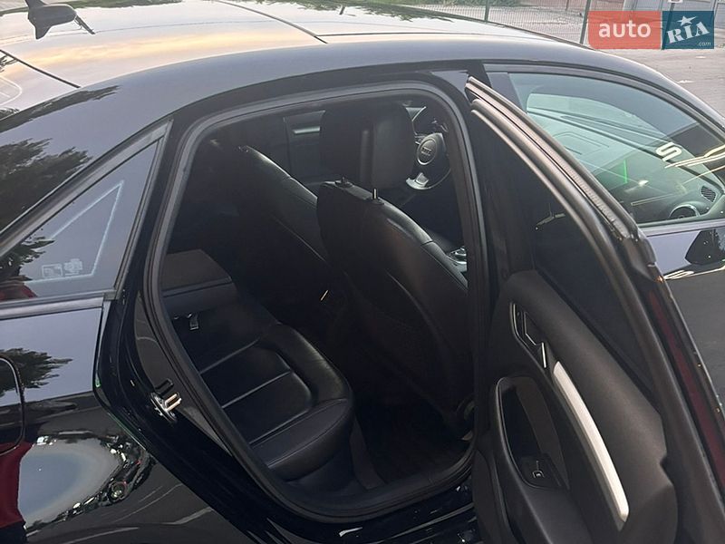Седан Audi A3 2015 в Чернівцях