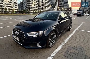 Седан Audi A3 2018 в Киеве