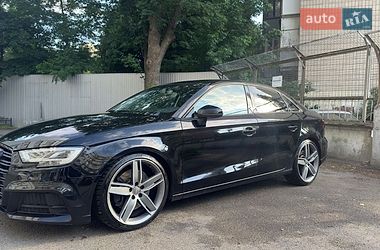 Седан Audi A3 2016 в Киеве