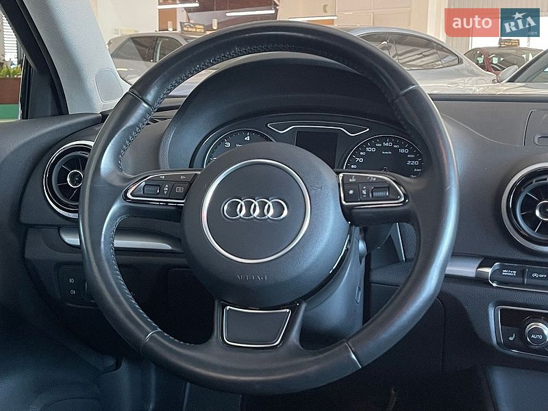 Седан Audi A3 2016 в Киеве