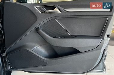 Седан Audi A3 2016 в Киеве