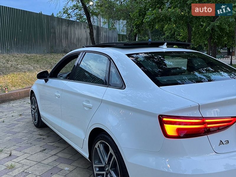Седан Audi A3 2017 в Кременчуге