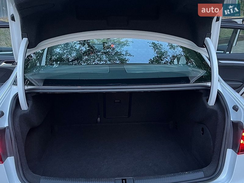 Седан Audi A3 2017 в Кременчуге