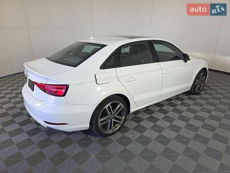 Седан Audi A3 2017 в Кременчуге