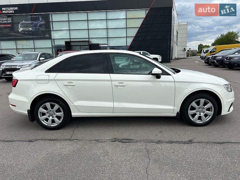 Седан Audi A3 2014 в Киеве