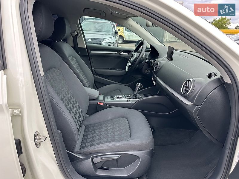 Седан Audi A3 2014 в Киеве