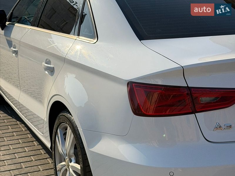 Седан Audi A3 2015 в Львове