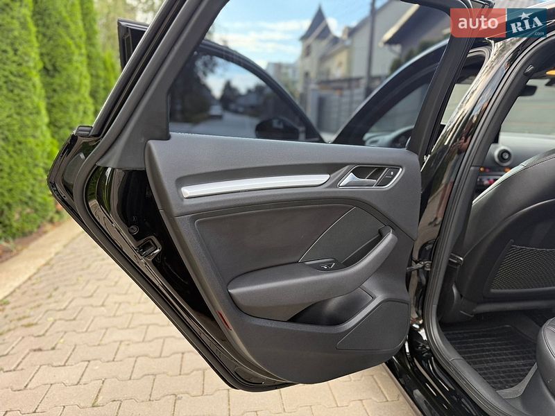Седан Audi A3 2015 в Чернівцях