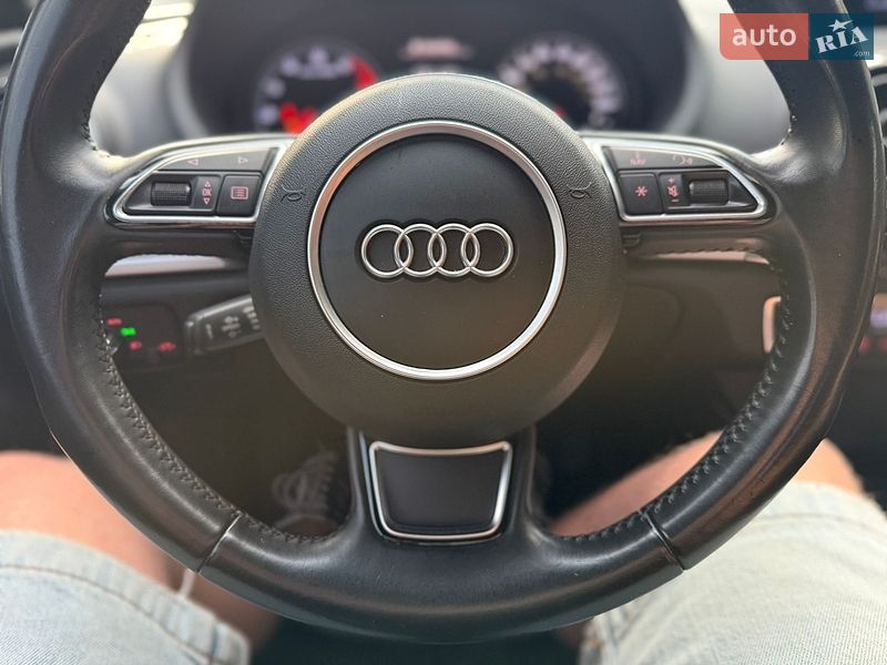 Седан Audi A3 2015 в Чернівцях