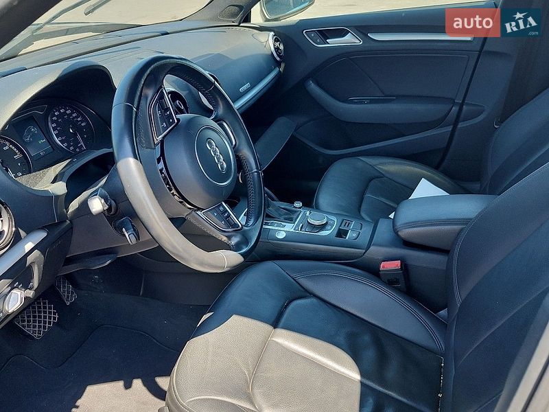 Хетчбек Audi A3 2016 в Бурштині