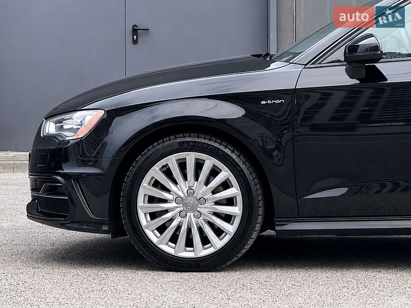 Хэтчбек Audi A3 2016 в Киеве