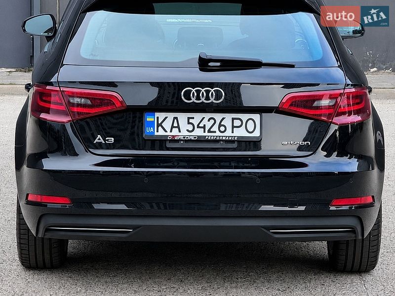 Хэтчбек Audi A3 2016 в Киеве