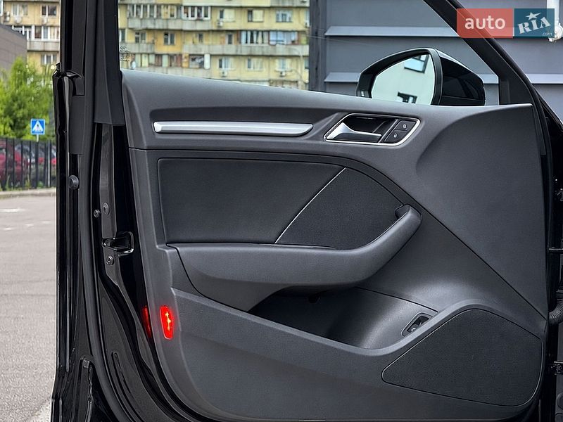 Хэтчбек Audi A3 2016 в Киеве