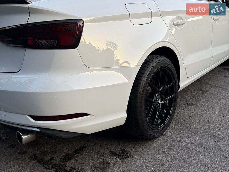 Седан Audi A3 2017 в Дніпрі
