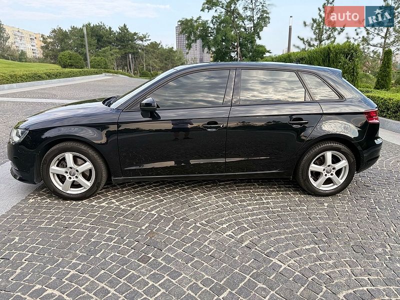 Хетчбек Audi A3 2013 в Дніпрі