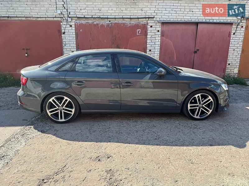 Седан Audi A3 2017 в Луцке