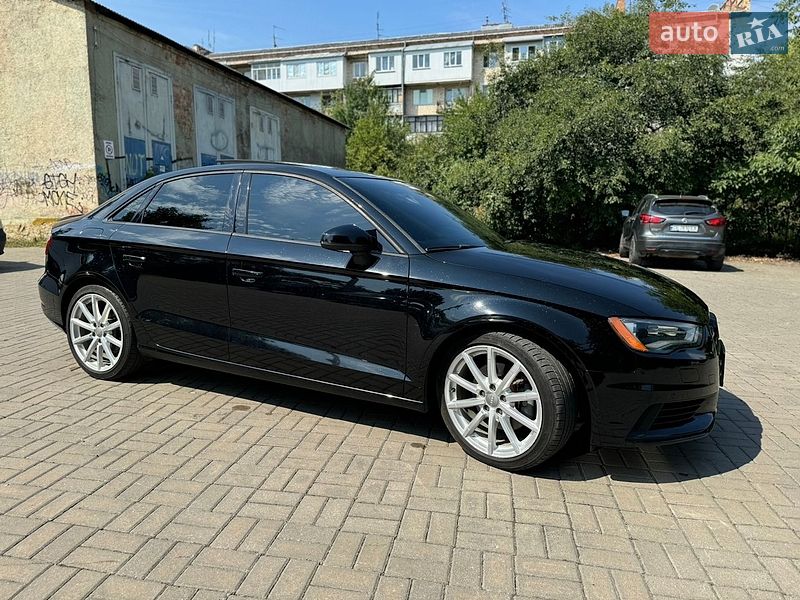 Седан Audi A3 2015 в Чернівцях