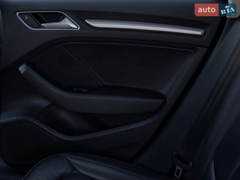 Седан Audi A3 2016 в Дрогобыче