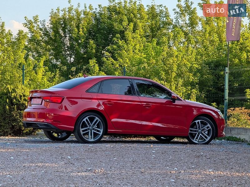 Седан Audi A3 2016 в Дрогобичі