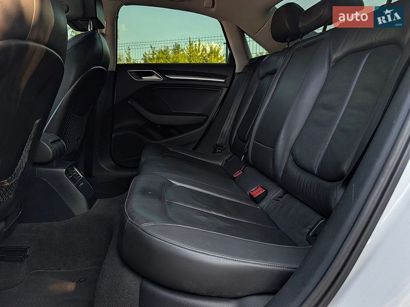 Седан Audi A3 2016 в Дрогобыче