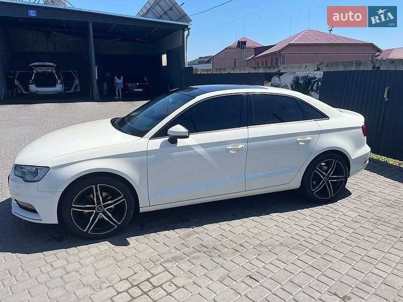 Седан Audi A3 2015 в Мукачево